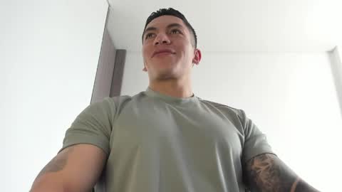 Snapshot of aquiles_51 chatting on April 2026 05:52:02 PM Jonathan online show from April 2026 05:52:02 PM