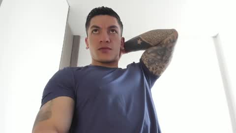 Snapshot of aquiles_51 chatting on May 2026 06:01:01 PM Jonathan online show from May 2026 06:01:01 PM