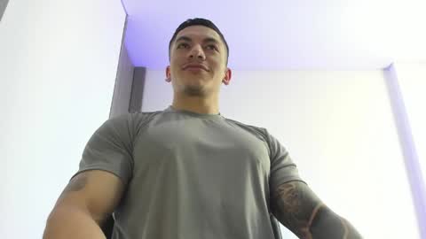 Snapshot of aquiles_51 chatting on May 2026 05:51:02 PM Jonathan online show from May 2026 05:51:02 PM