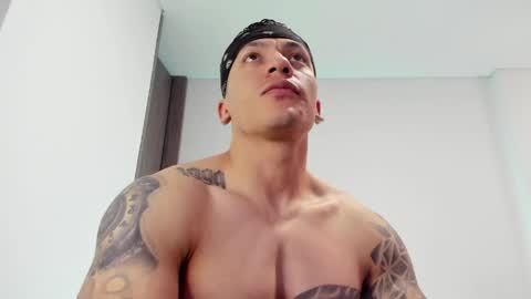 Snapshot of aquiles_51 chatting on June 2026 09:40:01 PM Jonathan online show from June 2026 09:40:01 PM