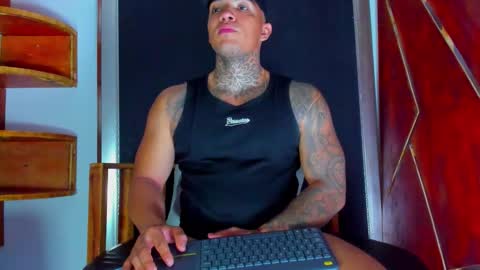 Snapshot of aquiles_elpapi chatting on March 2026 05:11:02 AM AquilesElpapi online show from March 2026 05:11:02 AM