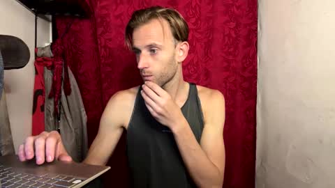 Aquilesmade online show from October 2025 07:24:02 PM