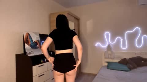 Emi online show from March 2026 05:03:01 PM