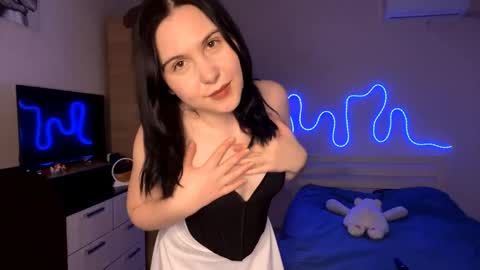 Emi online show from April 2026 04:17:02 PM