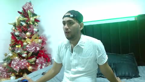 aresandapolo_ online show from December 2024 11:25:01 PM