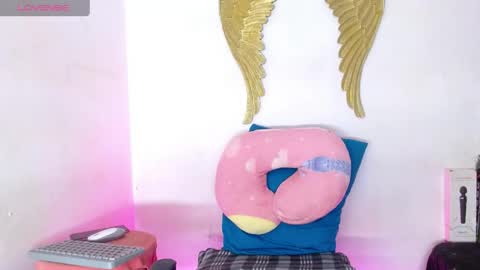 Sofia thomson online show from April 2026 09:56:01 PM