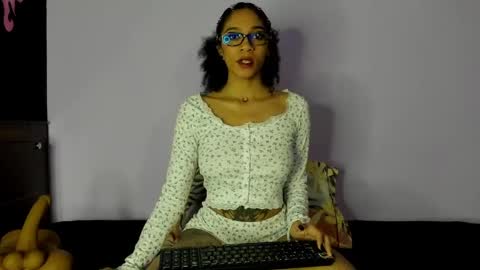 Snapshot of ari_cowgirl chatting on April 2026 04:00:02 PM Jessie online show from April 2026 04:00:02 PM