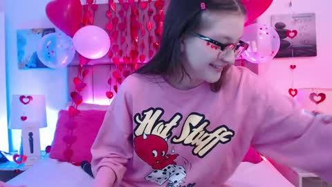 Snapshot of ari_james chatting on February 2025 04:09:02 PM Ahri James online show from February 2025 04:09:02 PM