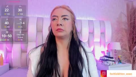 ari_lynn_ online show from February 2026 03:38:02 AM