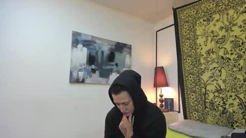 aria y orien  online show from November 2025 11:01:02 AM