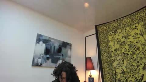 aria y orien  online show from December 2025 11:06:02 AM