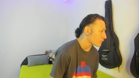 aria y orien  online show from January 2026 01:05:02 PM