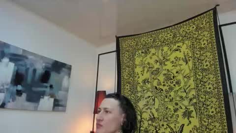 aria y orien  online show from January 2026 11:04:02 AM