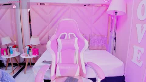 Snapshot of aria_joness_ chatting on September 2025 01:13:01 PM Aria Jones online show from September 2025 01:13:01 PM