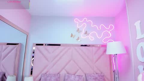 Snapshot of aria_joness_ chatting on October 2025 01:53:01 PM Aria Jones online show from October 2025 01:53:01 PM