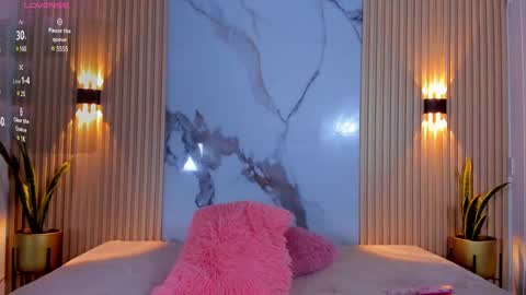 Snapshot of aria_millers_ chatting on March 2025 12:22:01 PM Aria Millers online show from March 2025 12:22:01 PM