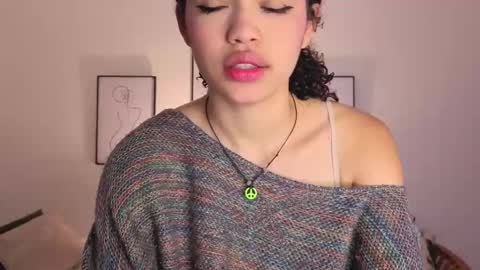 ariaa_23 online show from September 2025 01:27:01 PM
