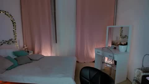 Snapshot of ariadna_s chatting on March 2025 12:15:01 AM Ariadna online show from March 2025 12:15:01 AM