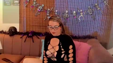 Snapshot of ariana_cross_ chatting on October 2025 03:34:02 PM Ariana Cruz online show from October 2025 03:34:02 PM