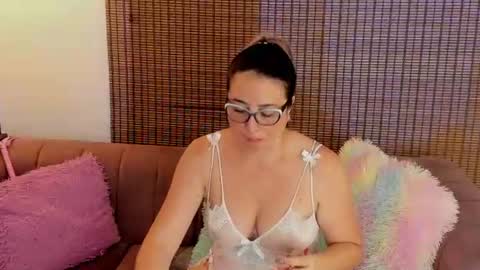 Snapshot of ariana_cross_ chatting on June 2026 12:44:01 PM Ariana Cruz online show from June 2026 12:44:01 PM