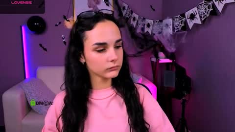 ariana_ross7 online show from October 2025 07:08:01 PM