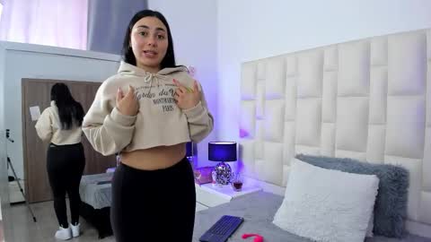  ariana  online show from October 2025 05:31:01 PM