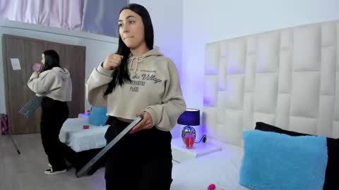  ariana  online show from October 2025 05:21:02 PM