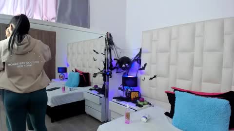  ariana  online show from October 2025 04:41:01 PM