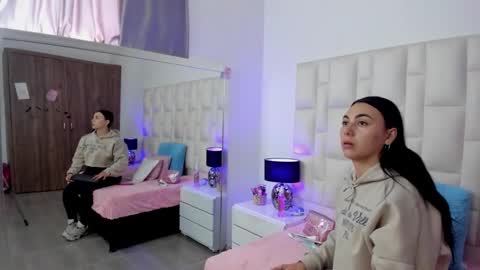  ariana  online show from November 2025 04:39:02 PM