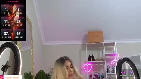 Ariana online show from November 2025 08:19:02 PM