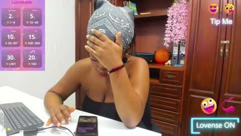 Andrea online show from November 2025 01:24:02 PM