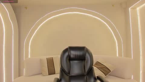 Ariana Dumont online show from January 2026 11:25:01 AM