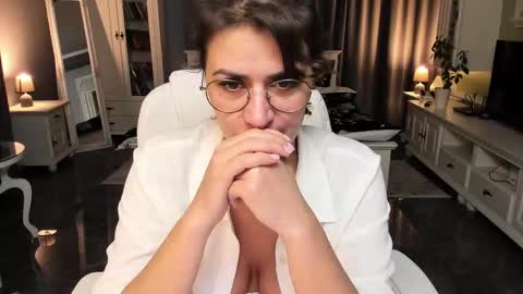 Ana online show from October 2025 04:52:02 PM