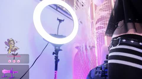 Ari  online show from November 2025 12:44:02 PM