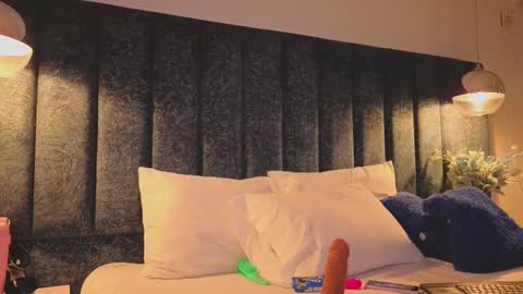 Arianna online show from October 2025 07:43:01 PM