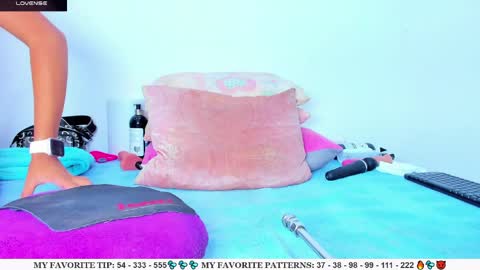 Arianna online show from April 2026 07:08:01 PM