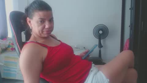 Snapshot of ariannaloovel chatting on April 2026 06:25:01 PM ariannaloovel online show from April 2026 06:25:01 PM