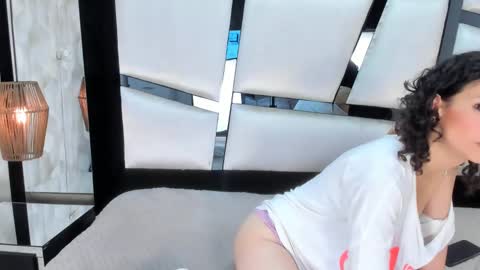 ariannarussell1 online show from February 2025 01:33:01 PM