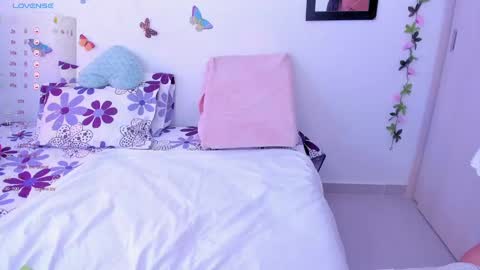 ariannna08_ online show from December 2024 12:05:01 PM