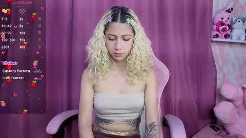 Snapshot of aribunnie chatting on November 2025 08:51:01 PM Ari Bunnie online show from November 2025 08:51:01 PM