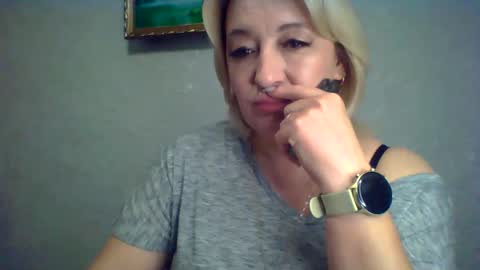 Snapshot of arielxloveresss chatting on October 2025 08:56:02 AM ArielXLoveresss online show from October 2025 08:56:02 AM