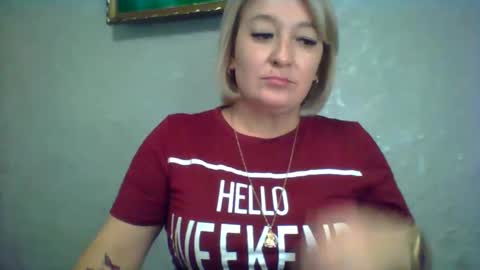 Snapshot of arielxloveresss chatting on October 2025 06:58:02 AM ArielXLoveresss online show from October 2025 06:58:02 AM