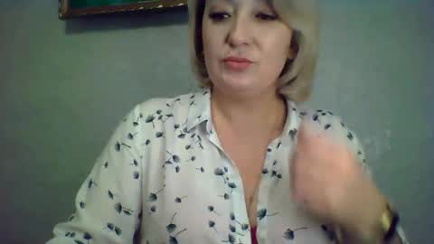 Snapshot of arielxloveresss chatting on November 2025 10:35:02 AM ArielXLoveresss online show from November 2025 10:35:02 AM