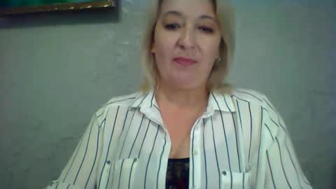 Snapshot of arielxloveresss chatting on June 2026 09:44:02 AM ArielXLoveresss online show from June 2026 09:44:02 AM
