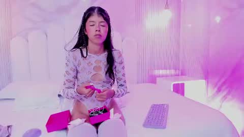 Snapshot of arietta_skinny chatting on June 2026 02:47:02 PM Arietta online show from June 2026 02:47:02 PM