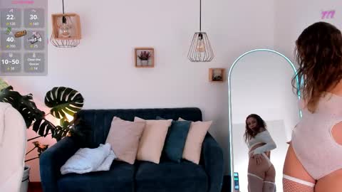 Ari  online show from April 2026 07:58:01 PM