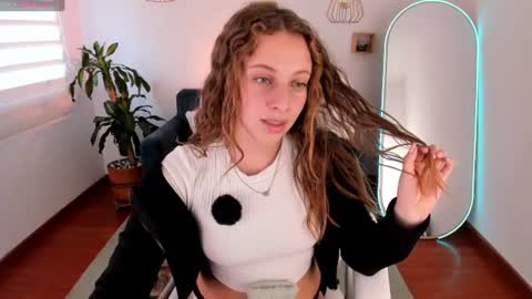 Snapshot of arii_1010_ chatting on July 2026 06:44:01 PM Ari online show from July 2026 06:44:01 PM