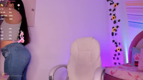 Snapshot of ariiah_walker_ chatting on October 2025 01:47:01 AM Ariah online show from October 2025 01:47:01 AM