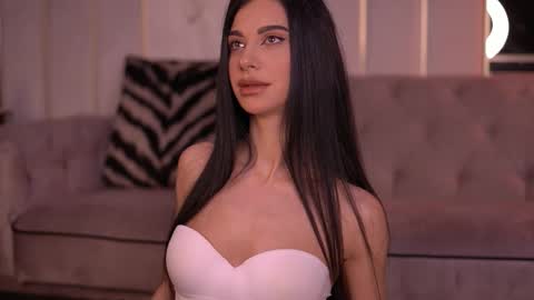 Arina online show from November 2025 06:28:02 PM