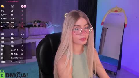 Ari  online show from December 2025 09:11:02 PM